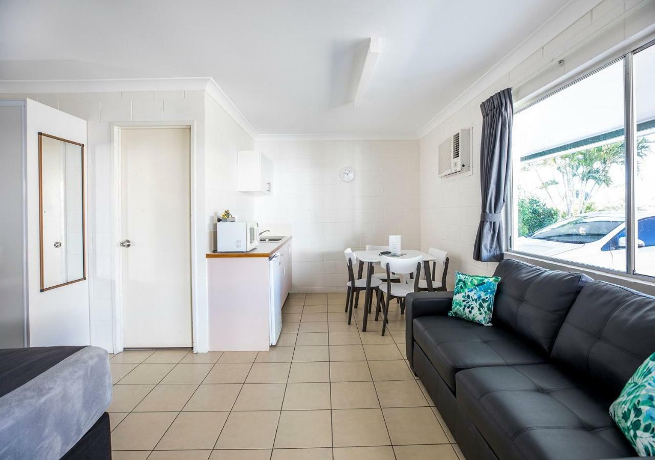 Banjo Paterson Motor Inn Townsville Exterior photo